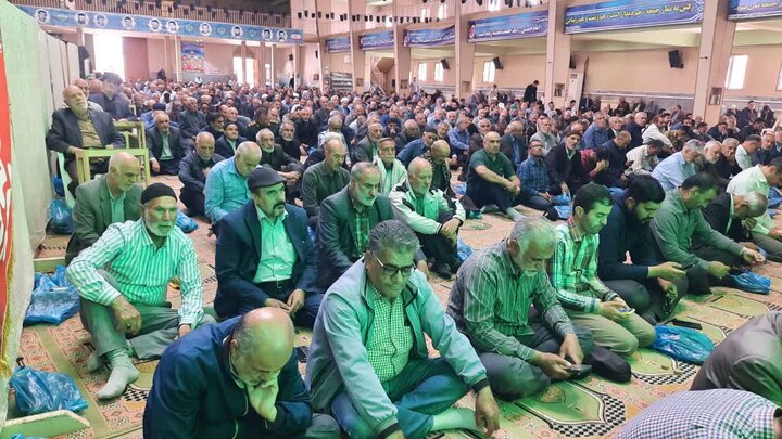 تصاویر/اقامه نماز عبادی سیاسی جمعه در خمین