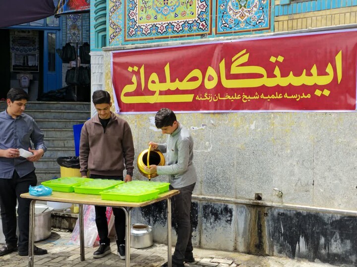 تصاویر / برپایی میز مشاوره و ثبت نام داوطلب سربازی امام زمان(عج) در نمازجمعه تویسرکان