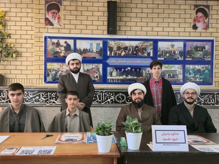 تصاویر / برپایی میز مشاوره و ثبت نام داوطلب سربازی امام زمان(عج) در نمازجمعه تویسرکان