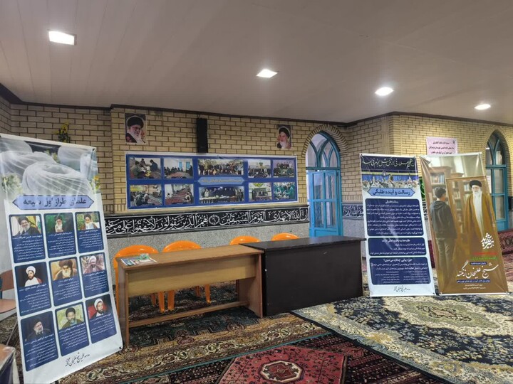 تصاویر / برپایی میز مشاوره و ثبت نام داوطلب سربازی امام زمان(عج) در نمازجمعه تویسرکان