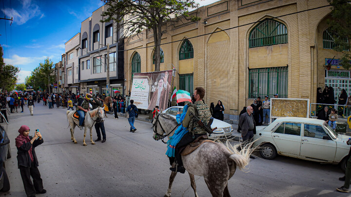 تصاویر/رژه سوارکاران شهر بهار به همت گروه جهادی آیت‌الله بهاری برگزار شد