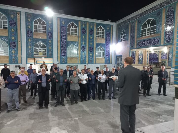 تصاویر/قرائت دعای استغاثه توسط نماز گزاران مسجد امام خمینی (ره) اراک