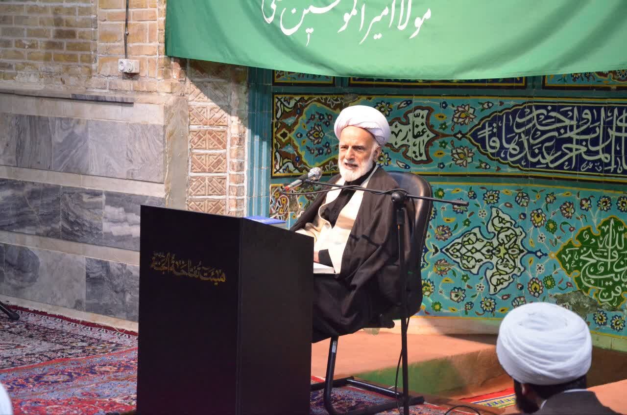 آبادانی مساجد و مدارس دینی نیازمند همکاری مردم است