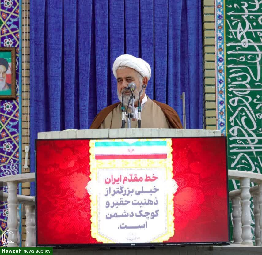 حضور مردم در خیابان همانند اصابت موشک و مدیریت تنگه هرمز مهم است
