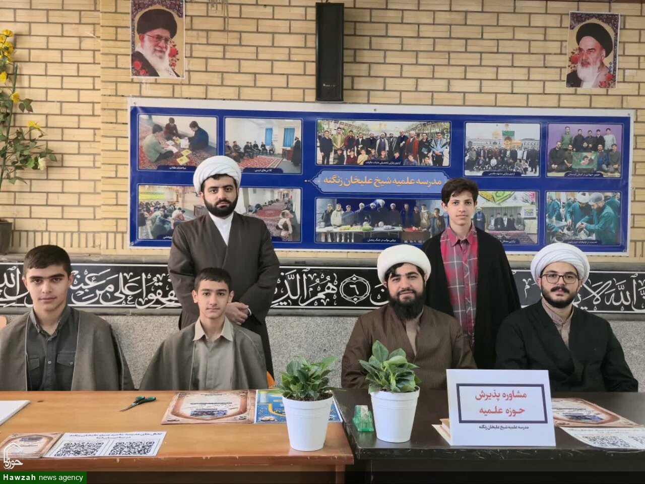 تصاویر / برپایی میز مشاوره و ثبت نام داوطلب سربازی امام زمان(عج) در نمازجمعه تویسرکان