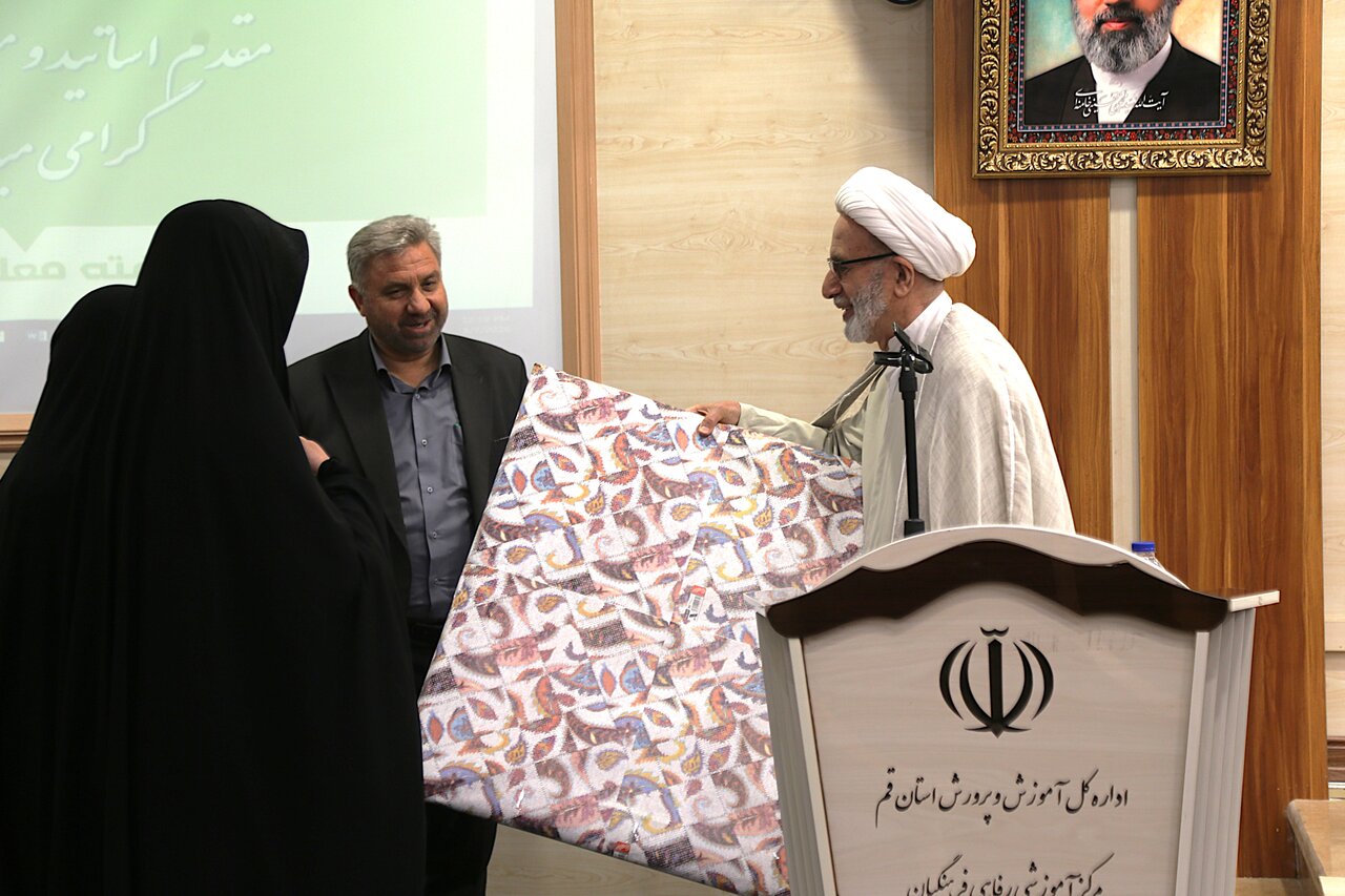 همایش بزرگداشت مقام معلم مجتمع آموزشی توحید