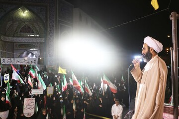 هرگونه تهدید نسبت به رهبر انقلاب، با پاسخ قاطع و کوبنده نظامی روبه‌رو شود