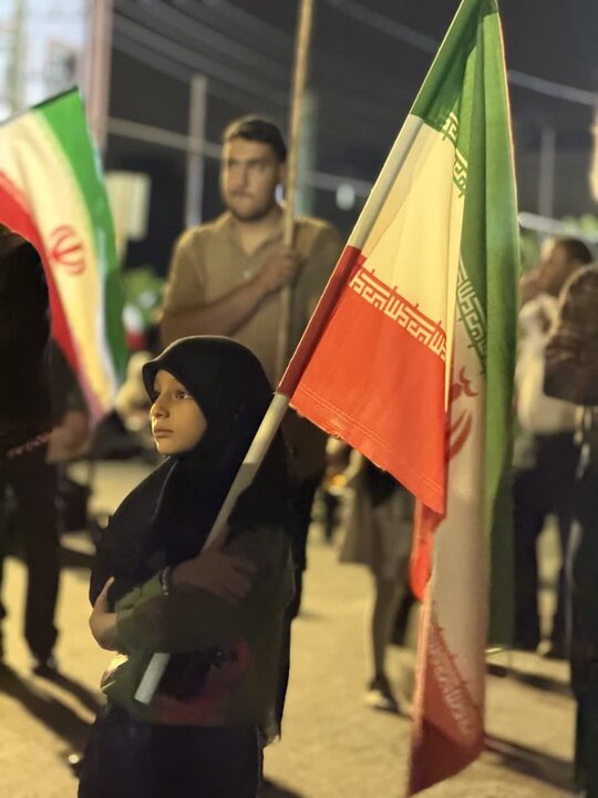 تصاویر؛ ۶۹ شب اهتزاز پرچم اقتدار ایران توسط مردم ملارد