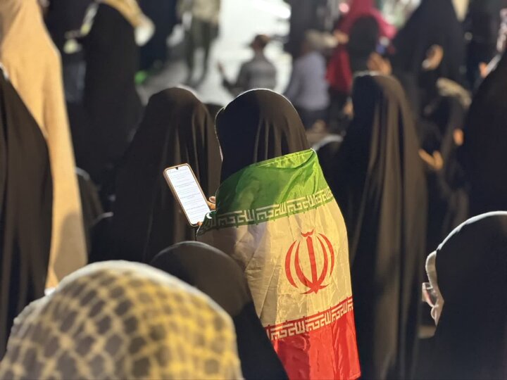 تصاویر؛ ۶۹ شب اهتزاز پرچم اقتدار ایران توسط مردم ملارد