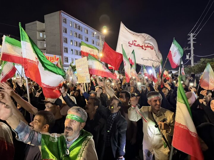 تصاویر؛ ۶۹ شب اهتزاز پرچم اقتدار ایران توسط مردم ملارد