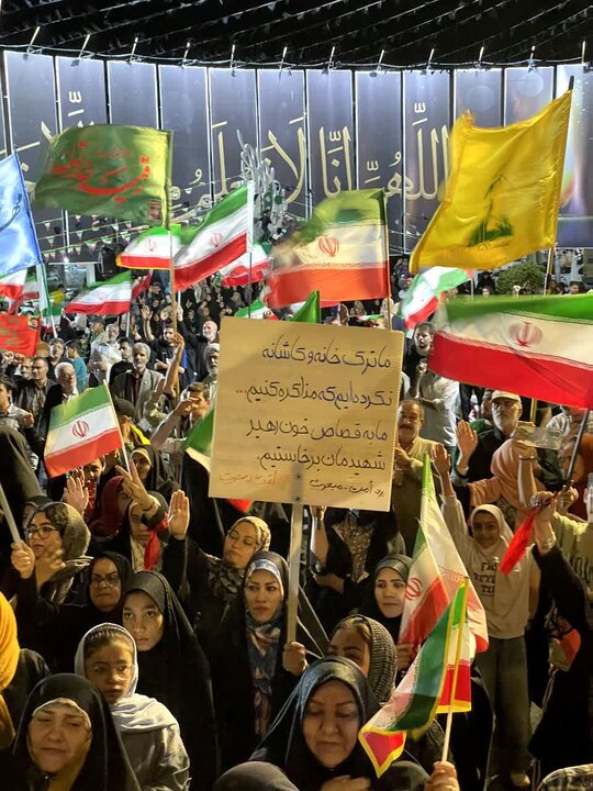 تصاویر؛ ۶۹ شب اهتزاز پرچم اقتدار ایران توسط مردم ملارد