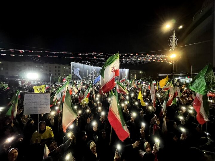 تصاویر؛ ۶۹ شب اهتزاز پرچم اقتدار ایران توسط مردم ملارد