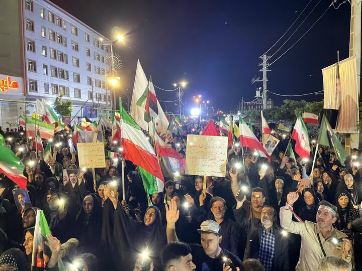 تصاویر؛ ۶۹ شب اهتزاز پرچم اقتدار ایران توسط مردم ملارد