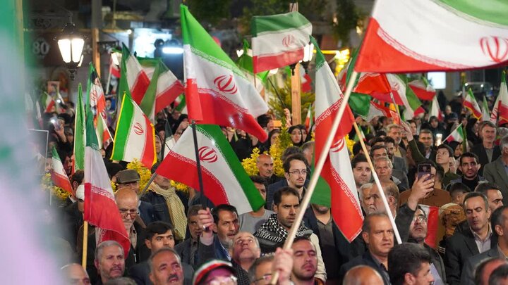 تصاویر/ تجمع شبانه خیابانی مردم دارالمومنین خوی در هجدهم اردیبهشت
