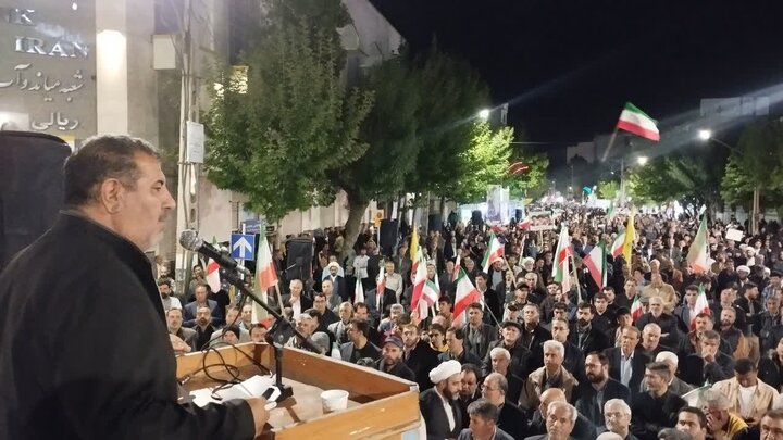 تصاویر/ شصت و نهمین شب متوالی؛ تجدید میثاق مردم ولایتمدار شاهین دژ با آرمان‌های انقلاب و خونخواهی رهبر شهید