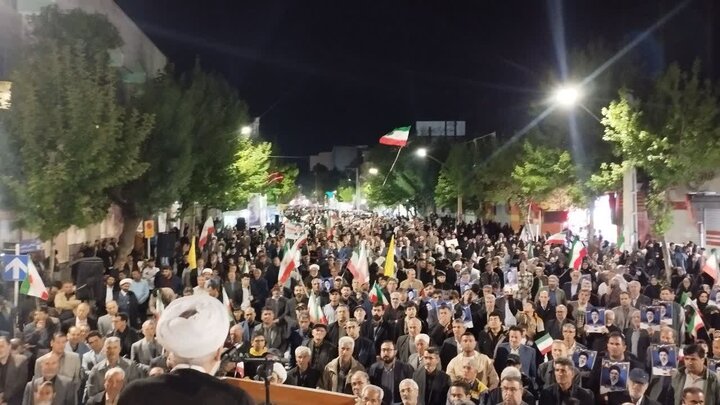 تصاویر/ شصت و نهمین شب متوالی؛ تجدید میثاق مردم ولایتمدار شاهین دژ با آرمان‌های انقلاب و خونخواهی رهبر شهید