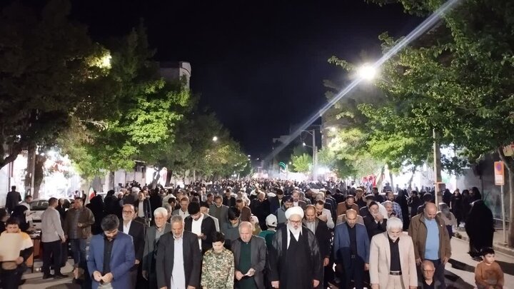 تصاویر/ شصت و نهمین شب متوالی؛ تجدید میثاق مردم ولایتمدار شاهین دژ با آرمان‌های انقلاب و خونخواهی رهبر شهید