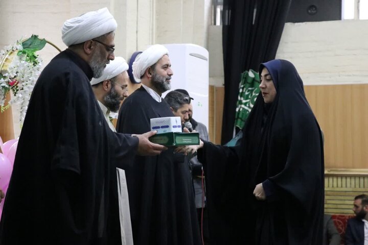 تصاویر/ آیین تجلیل از خادمان و عوامل اجرایی «زیر سایه خورشید» در آذربایجان غربی