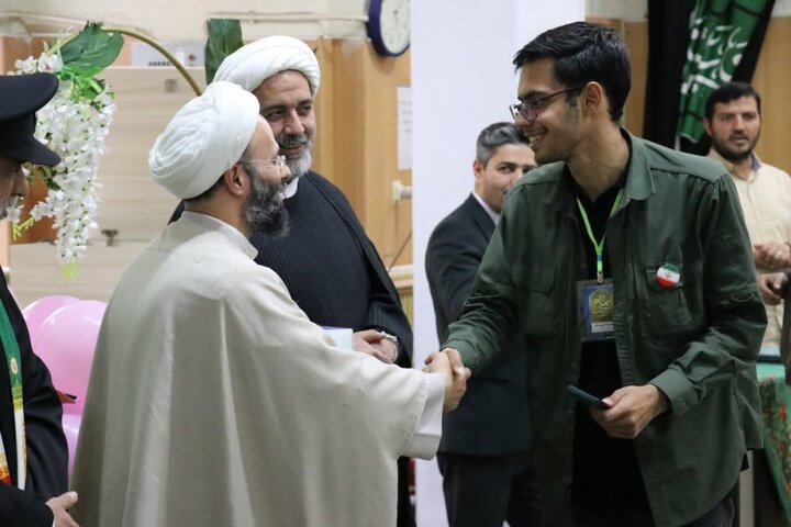 تصاویر/ آیین تجلیل از خادمان و عوامل اجرایی «زیر سایه خورشید» در آذربایجان غربی