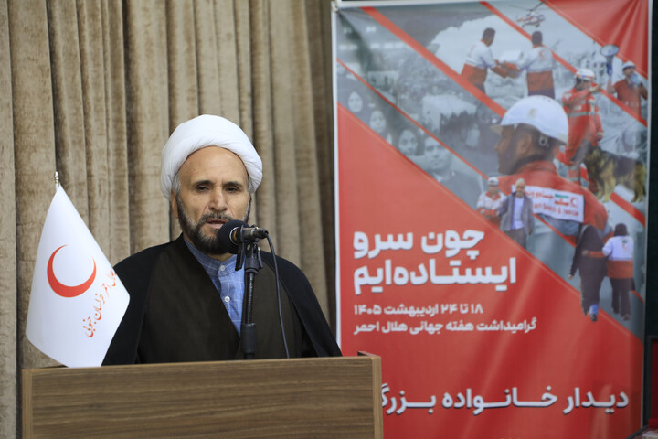 تصاویر|  دیدار جمعی جمع از خانواده شهدا ، امدادگران و داوطلبان هلال احمر با نماینده ولی‌فقیه