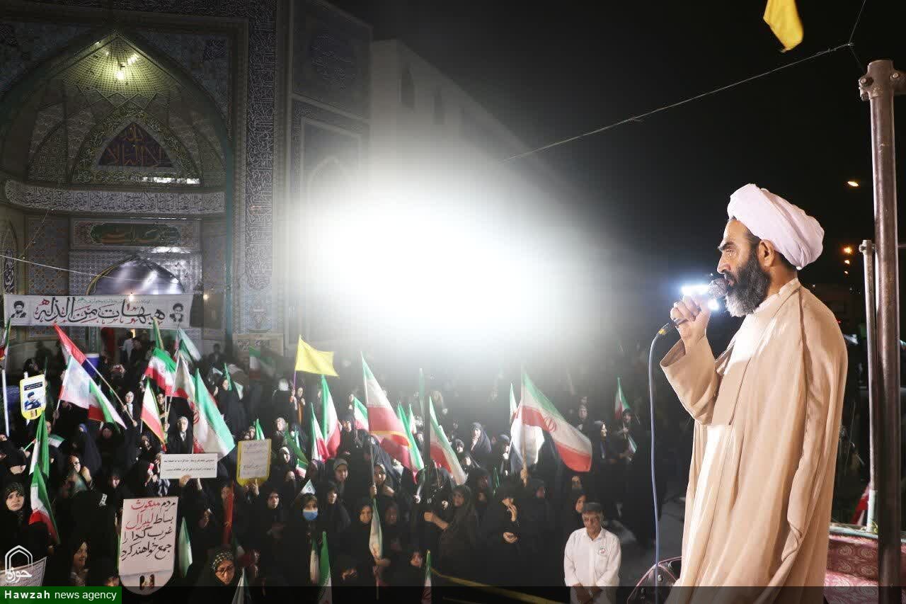 هرگونه تهدید نسبت به رهبر انقلاب، با پاسخ قاطع و کوبنده نظامی روبه‌رو شود