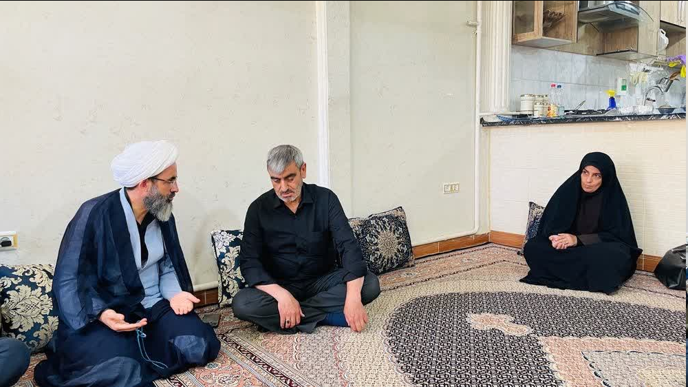دیدار امام جمعه شهرستان فردیس با خانوادههای معظم شهیدان رضایی و رضازاده + عکس