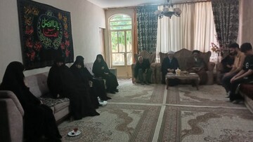 دیدار حوزویان با خانواده شهدای جنگ تحمیلی سوم در بروجرد