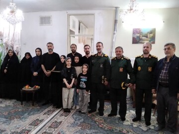 تصاویر/دیدار فرمانده سپاه روح‌الله استان مرکزی با خانواده شهید حاج محمدصادق حسینی