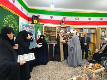 تصاویر / تجلیل از اساتید مدارس علمیه خواهران خرمدره، ابهر و هیدج
