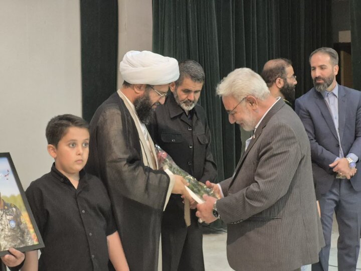 تصاویر/ تجلیل از فعالان جهادی پاکدشت