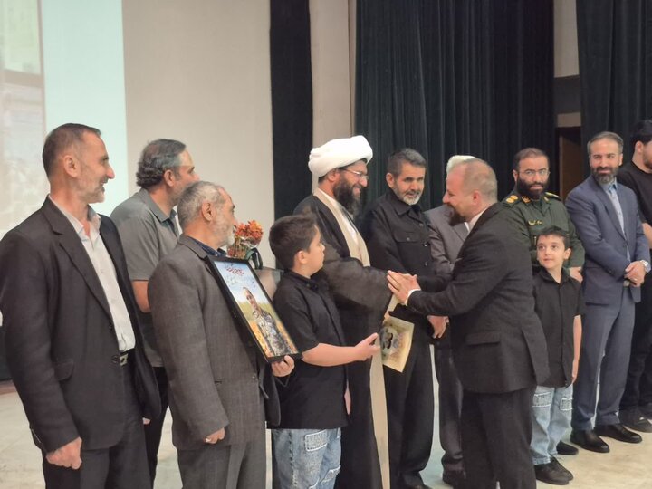تصاویر/ تجلیل از فعالان جهادی پاکدشت