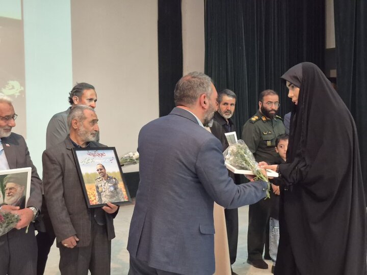 تصاویر/ تجلیل از فعالان جهادی پاکدشت