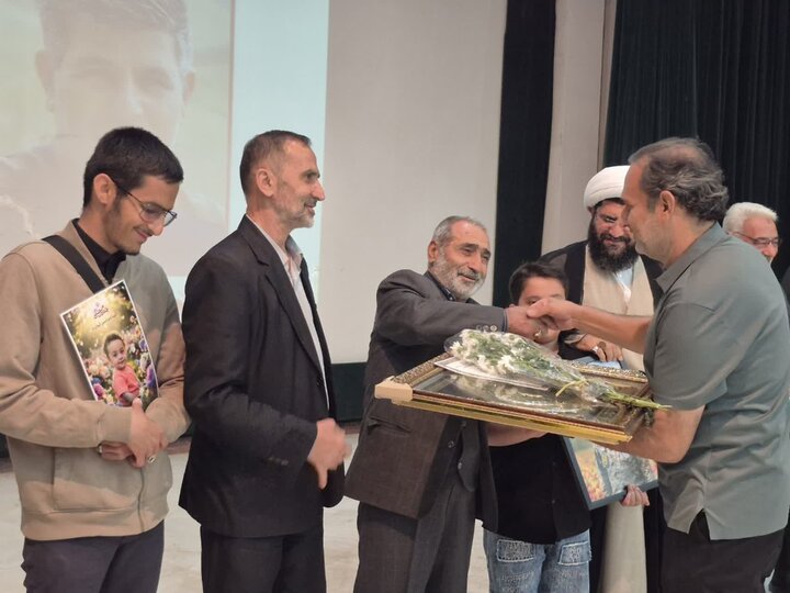 تصاویر/ تجلیل از فعالان جهادی پاکدشت