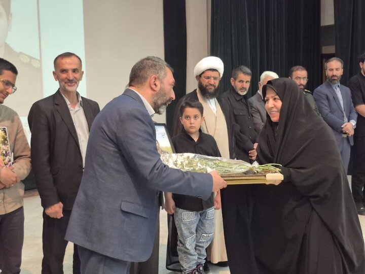تصاویر/ تجلیل از فعالان جهادی پاکدشت