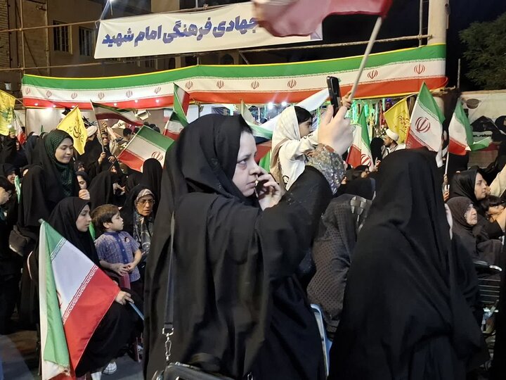 تصاویر/اجتماع بزرگ امت واحده زیر پرچم امام حسین(ع) درچهار راه امیریه کاشان