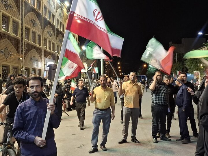 تصاویر/اجتماع بزرگ امت واحده زیر پرچم امام حسین(ع) درچهار راه امیریه کاشان