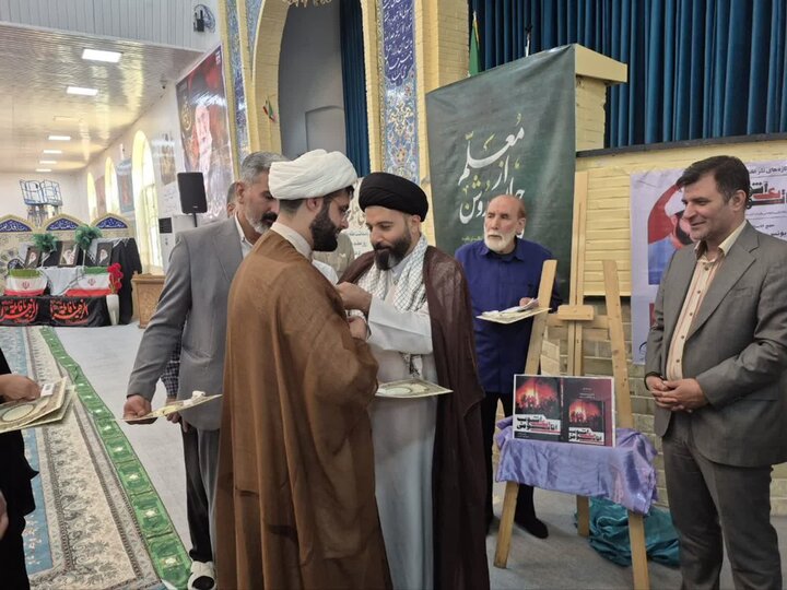 تصاویر/ مراسم رونمایی از کتاب «آناتومی یک آشوب» حضور امام جمعه شهرستان مسجد سلیمان