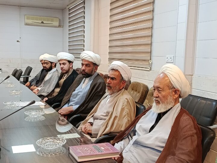 تصاویر/دیدار مدیر و اساتید مدرسه علمیه حضرت ولی عصر (عج) با امام جمعه ساوه