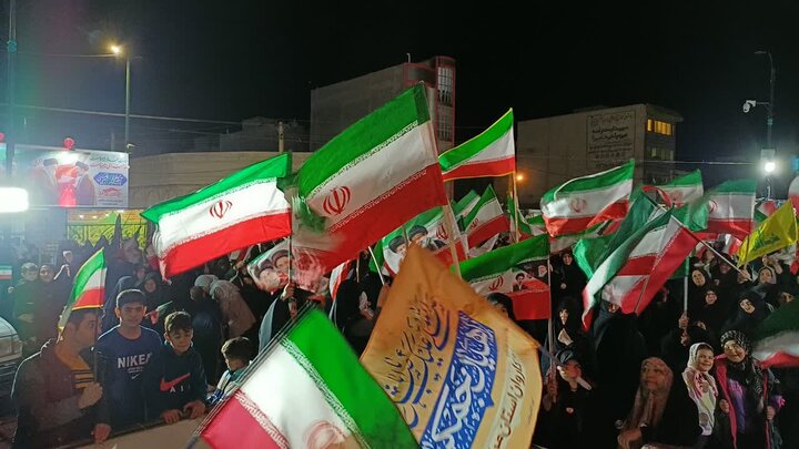تصاویر/هفتادمین شب حضور پرشور مردم ولایتمدار زرندیه در تجدید بیعت با آرمان‌های انقلاب