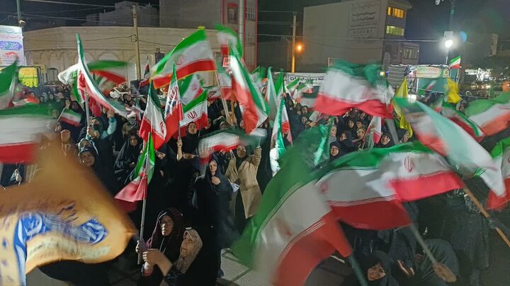 تصاویر/هفتادمین شب حضور پرشور مردم ولایتمدار زرندیه در تجدید بیعت با آرمان‌های انقلاب