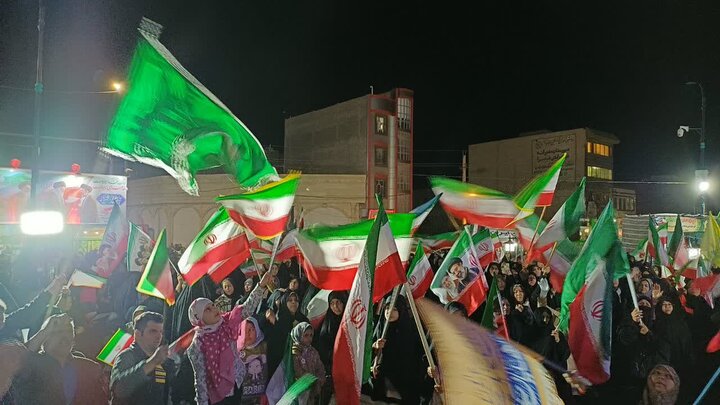 تصاویر/هفتادمین شب حضور پرشور مردم ولایتمدار زرندیه در تجدید بیعت با آرمان‌های انقلاب