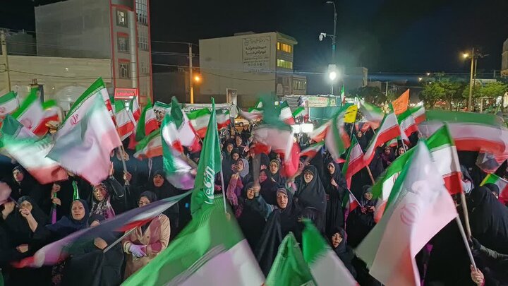 تصاویر/هفتادمین شب حضور پرشور مردم ولایتمدار زرندیه در تجدید بیعت با آرمان‌های انقلاب