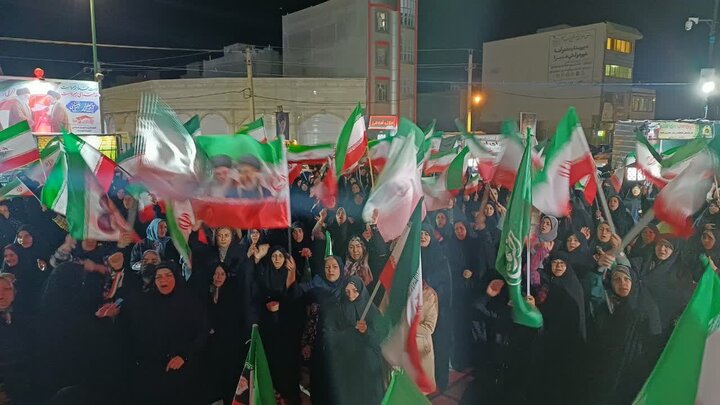 تصاویر/هفتادمین شب حضور پرشور مردم ولایتمدار زرندیه در تجدید بیعت با آرمان‌های انقلاب