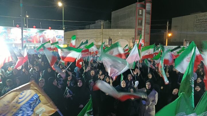 تصاویر/هفتادمین شب حضور پرشور مردم ولایتمدار زرندیه در تجدید بیعت با آرمان‌های انقلاب