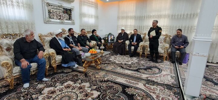 تصاویر/دیدار رئیس سازمان عقیدتی سیاسی فراجا با خانواده شهید کارچانی