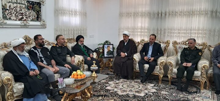 تصاویر/دیدار رئیس سازمان عقیدتی سیاسی فراجا با خانواده شهید کارچانی
