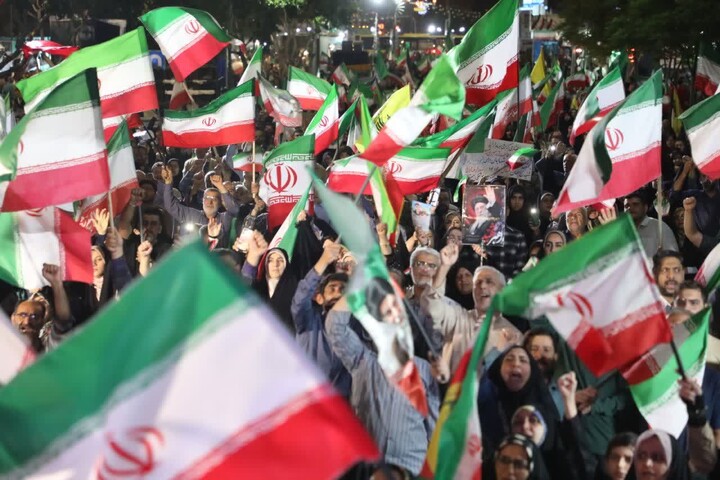 تصاویر/ هفتاد روز دفاع از سنگر خیابان در سمنان