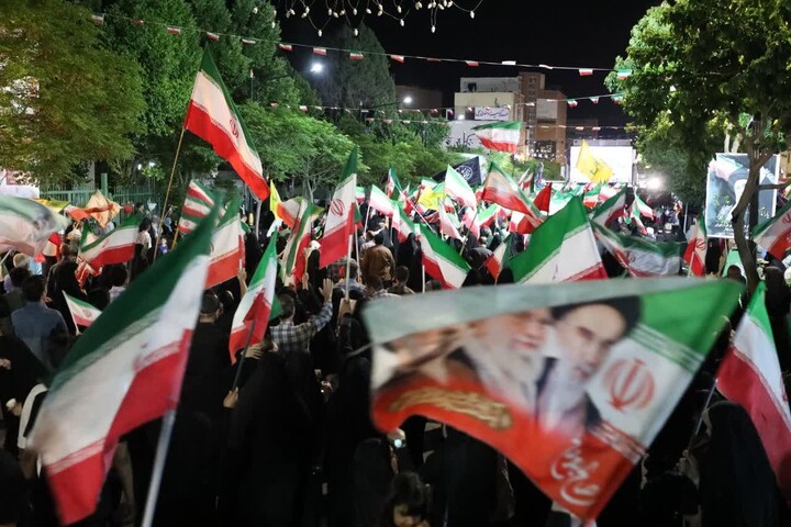 تصاویر/ هفتاد روز دفاع از سنگر خیابان در سمنان