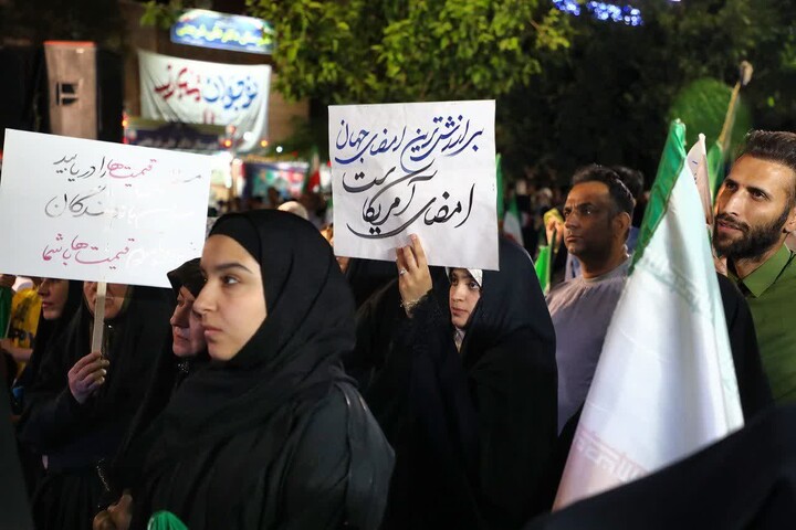تصاویر/ هفتاد روز دفاع از سنگر خیابان در سمنان