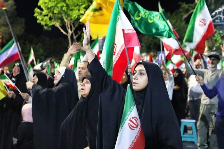 تصاویر/ هفتاد روز دفاع از سنگر خیابان در سمنان